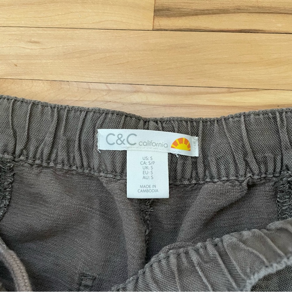 C&C California Linen Drawstring Pants in green - Picture 2 of 8